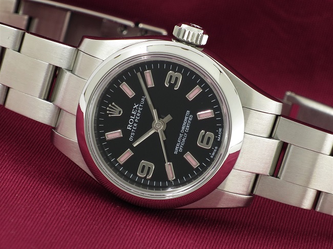 ブラック×ピンクの可愛らしい時計 Ref.176200
