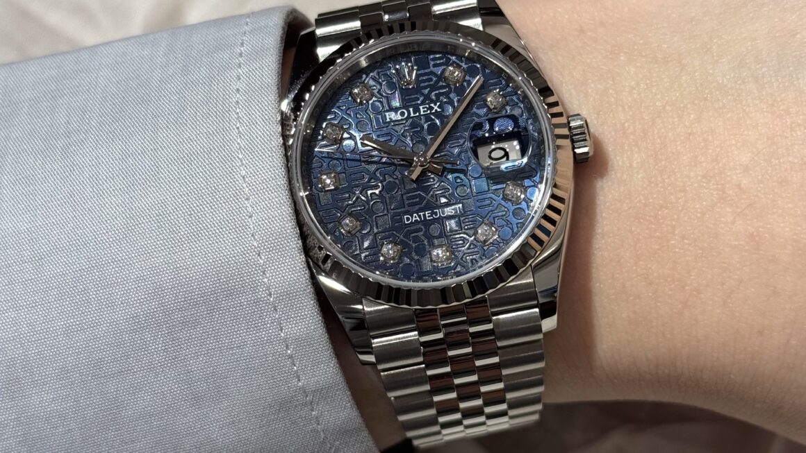 ROLEXの文字が彫り込まれている特殊な文字盤！　Ref.126234G
