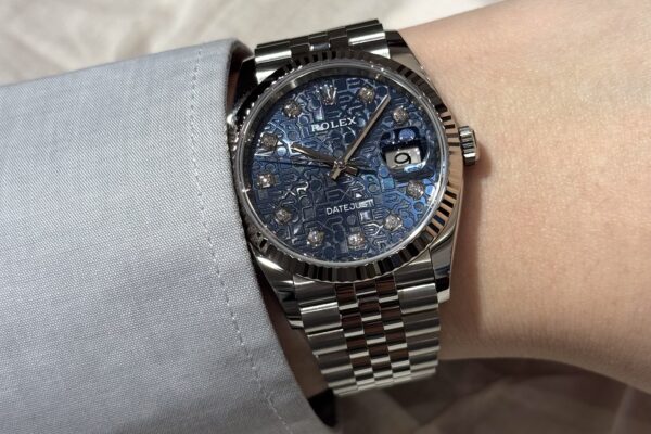 ROLEXの文字が彫り込まれている特殊な文字盤！　Ref.126234G