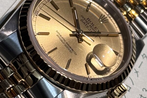 バーインデックスの横に小さくローマ数字が！　Ref.16233