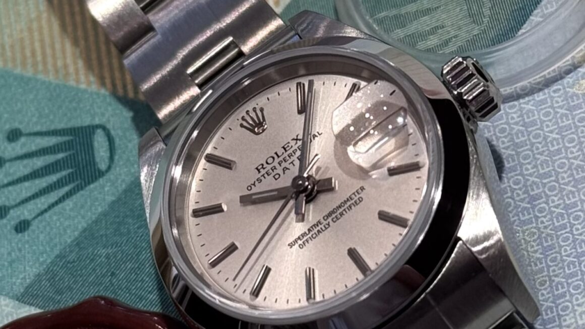 シンプルで上品。永く寄り添うオイスターパーペチュアルデイト。Ref.79160
