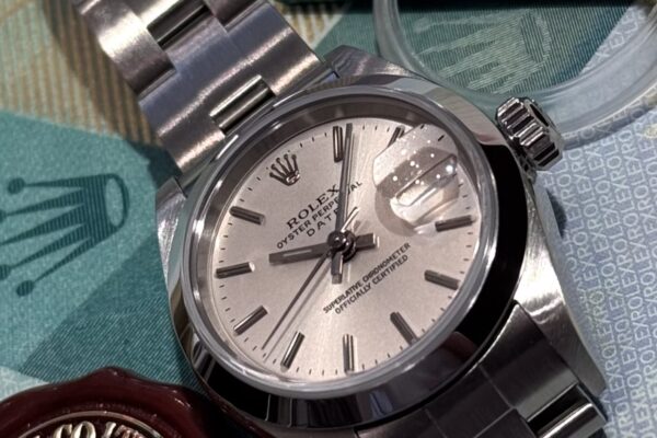 シンプルで上品。永く寄り添うオイスターパーペチュアルデイト。Ref.79160