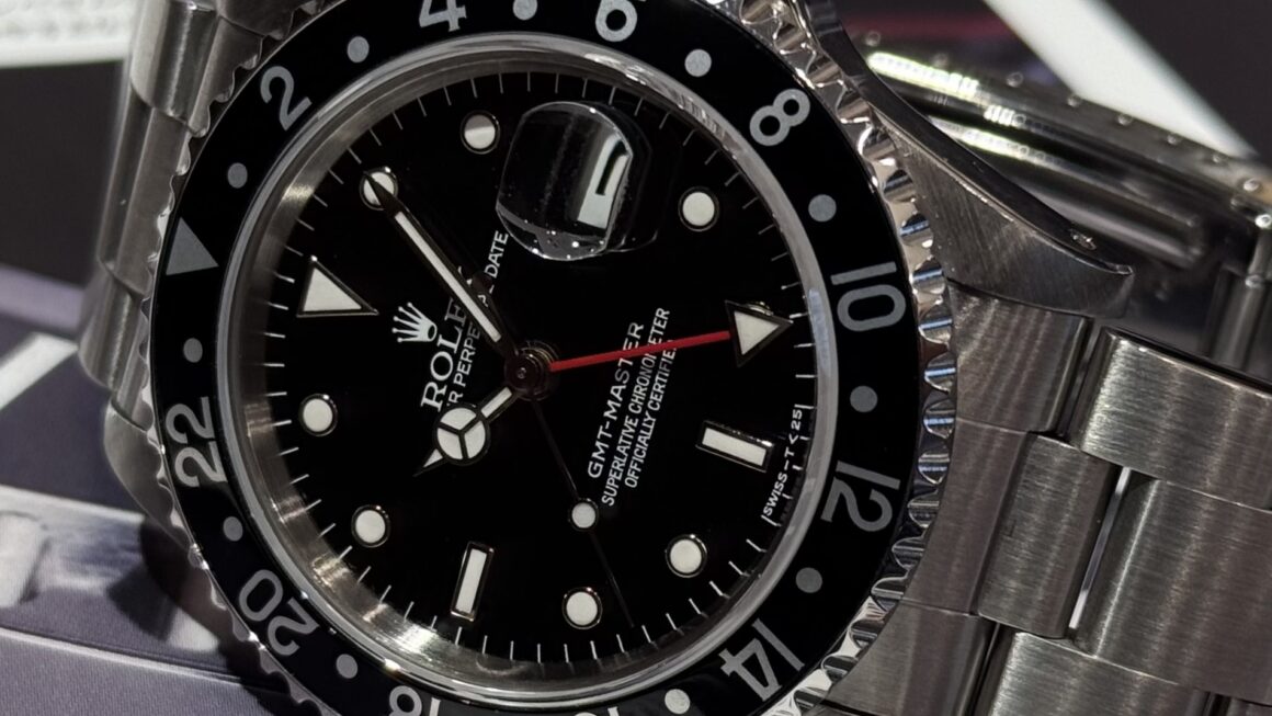今では珍しいシングルバックル仕様のGMT　Ref.16700