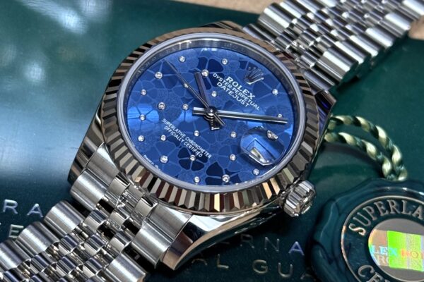 ダイヤが散りばめられたオシャレなダイヤル　Ref.278274G