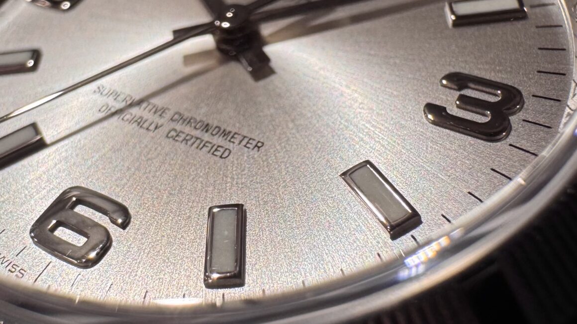 きめ細かな美しいエンジンターン　Ref.114210