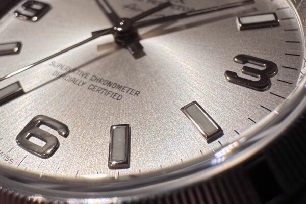 きめ細かな美しいエンジンターン　Ref.114210