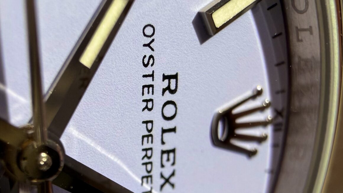 ラベンダーの香りが漂いそうな…..　Ref.124200