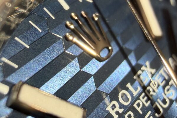 見る人を魅了する特徴的なダイヤル　Ref.126200