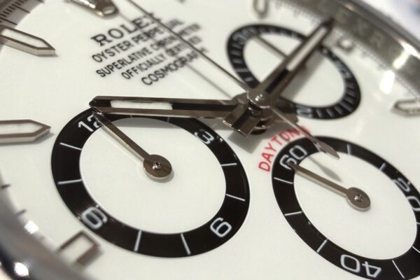 なかなか手に入らないが故の高価格…　Ref.126500LN