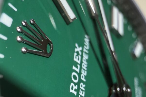 腕元が華やかに！　Ref.134300